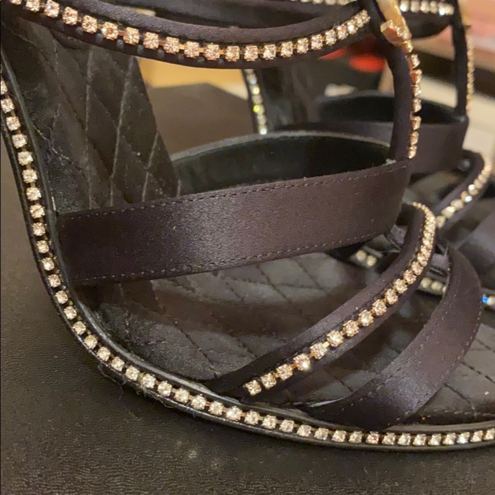 Chanel - Picture 5 of 16
